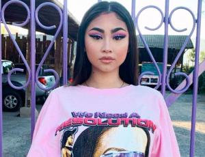 Paloma Mami impacta con extravagantes uñas estilo "La Rosalía"