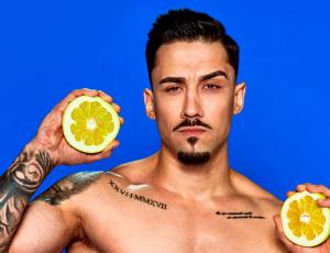 Felipe Román: "El amor propio tiene muy poco que ver con cómo te sientes con tu cuerpo, se trata de aceptar todo de ti"