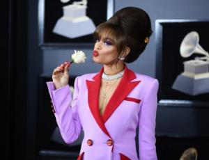 Esta es la razón por la que los artistas lucieron una rosa blanca en los Grammy 2018