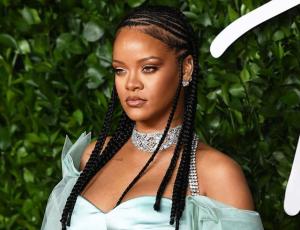 Rihanna se lució con diseño propio en la alfombra roja