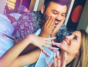 El jugado traje de Suro Solar para el matrimonio de su amiga Gala Caldirola