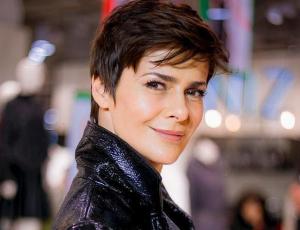 Tonka Tomicic sorprendió con radical cambio de look: ahora es platinada