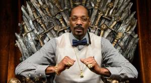 Snoop Dogg le subió el sueldo a su enrollador oficial debido a la inflación