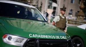 Mujer robó patrulla de Carabineros