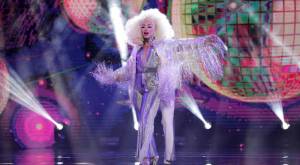 Nicole Gaultier se lució con onda disco a pesar de incidente en su baile