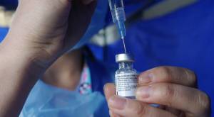 Variante Epsilon sería resistente a vacunas Pfizer y Moderna