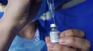Chile recibe nuevo cargamento de vacunas Pfizer: más de 200 mil dosis