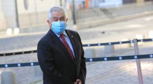 Ministro Enrique Paris anuncia más restricciones para personas no vacunadas