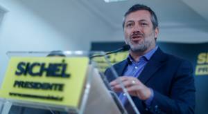 Denuncian que Sichel habría recibido financiamiento irregular en campaña de 2009