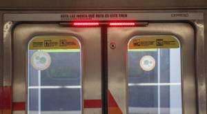 Profesora denunció que joven la agredió con un cuchillo en Línea 4 del Metro