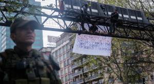 "Voy a sacar bencina": Personas protestan sobre señalética en Alameda 