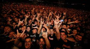 Hoy es Metallica: Extensas filas de fanáticos en encendida previa del concierto
