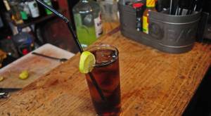 Hoy se celebra el Día de la Piscola: ¿Cómo se prepara el trago perfecto?