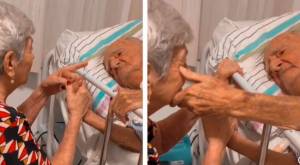Amor eterno: Adulta mayor conmueve con tierna serenata a su esposo en el hospital