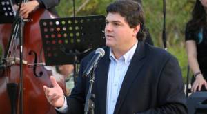 Alcalde de Zapallar es acusado de asistir a evento sin mascarilla
