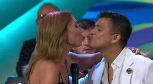 Américo y Karen Doggenweiler recrearon icónico beso