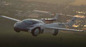 El auto volador que recorrió 80 kilómetros en el aire y aterrizó como un vehículo deportivo