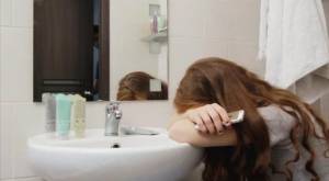 La frustración es mayor: Madre de dos niños confesó que se encerraba en el baño a llorar