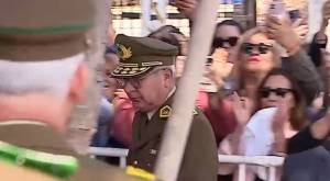 General Ricardo Yáñez fue recibido entre aplausos en el funeral de la sargento Olivares 