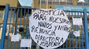 Apoderados acusan abuso a niños en operativo de salud en colegio de Talcahuano