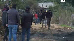 Carabineros desalojó campamento en Viña del Mar y pobladores se resistieron lanzando molotov