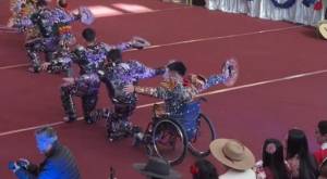  Joven con movilidad reducida es aplaudido tras bailar caporal en Fiestas Patrias