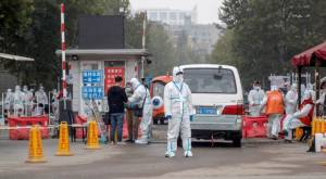 China deja en cuarentena a ciudad de cuatro millones de habitantes por Covid-19