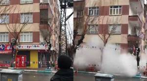 Captan momento exacto en que edificio colapsa tras terremoto en Turquía