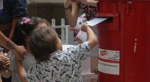 Correos Chile campaña navideña de apadrinar cartas 