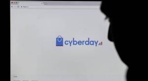 Pantalla de PC con logo de CyberDay