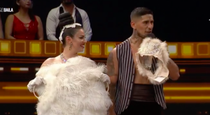 El sensual destape de Karla Melo tras presentación de burlesque