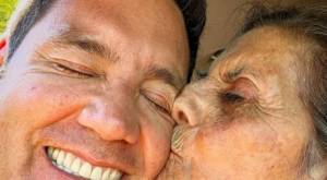 Nieto regalón: Pancho Saavedra enterneció las redes junto a su abuela