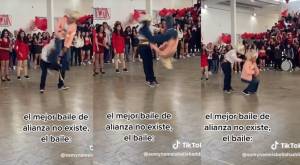 "Muestren su talento chicas": Alumnos de Curacaví recrean icónica escena de "¿Y dónde están las rubias?"