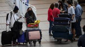 Francia anuncia que usar mascarillas no será obligatorio en espacios abiertos