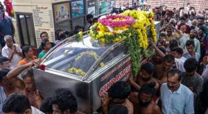 Multitudinario funeral a cocodrilo considerado "divino y vegetariano"