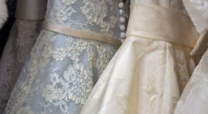 Mujer destrozó 32 vestidos de novia