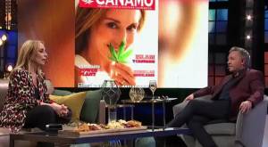Karen Doggenweiler fumó marihuana con dos animadores en un baño