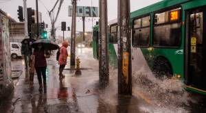 "Hace dos décadas no eran sorpresivas": Climatólogo advierte por mayor presencia de "lluvias explosivas"