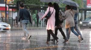 Probabilidad de lluvia para este jueves crece en Santiago: ¿Cuántos milímetros caerán?