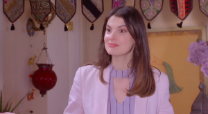 Capítulo 54 / Mabel busca legalizar su negocio