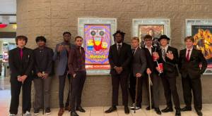 GentleMinions: Jóvenes llegan con ropa formal a cines durante las funciones de Los Minions 