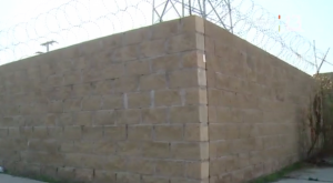 Polémico muro divide a vecinos en Quilicura