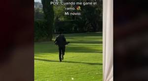 Joven huyó de la boda al ver que su novia agarró el ramo
