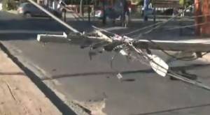 San Bernardo: Camión arrasa con tres postes y deja a vecinos sin luz