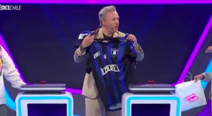 Martín Cárcamo recibió especial regalo de “Los Cumbieros”