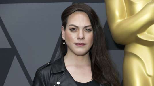 Daniela Vega celebró a su mamá con inédita foto de su niñez