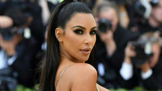 Kim Kardashian se convierte en “la diosa del oro” en la MET gala 2018