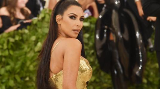 Las extrañas caras que captaron a Kim Kardashian haciendo en la Met Gala