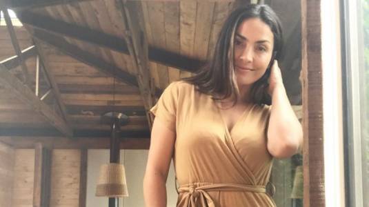 Carmen Gloria Bresky vuelve a las teleseries con llamativo look