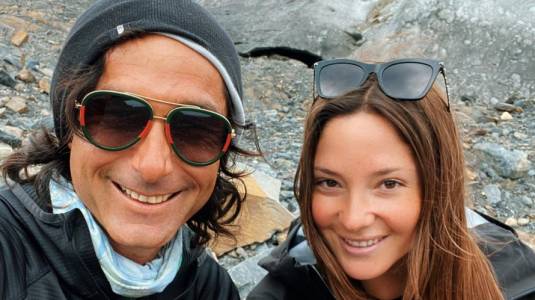 Kel Calderón y Claudio Iturra aclaran su relación tras viaje a Torres del Paine
